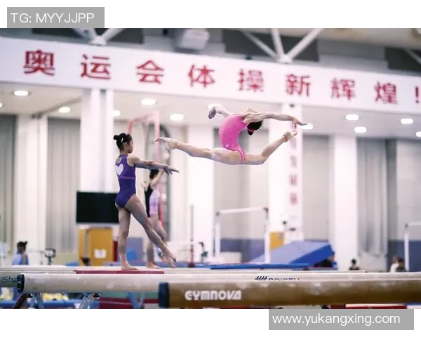 中国体操女队演练新难度动作，网友赞叹不已