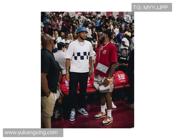 球队老板亲自下场训练引发热议现场滑稽场面频频上演引网友围观 球队老板亲自下场训练引发热议现场滑稽场面频频上演引网友围观